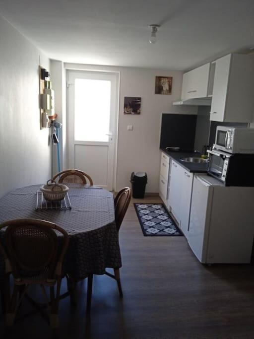 Maison Pour 2 A 4 Personnes Brassac-les-Mines Exterior photo