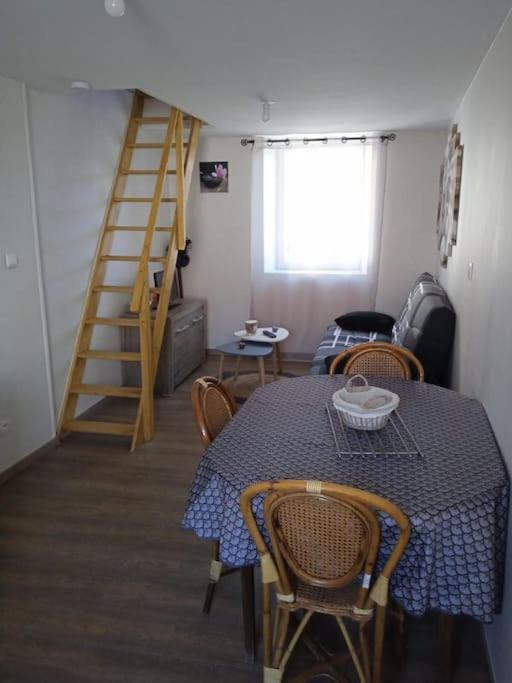 Maison Pour 2 A 4 Personnes Brassac-les-Mines Exterior photo